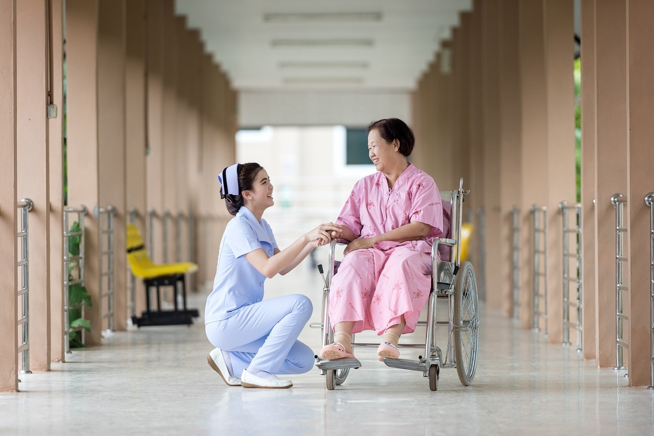 Tuyển 9 nữ điều dưỡng